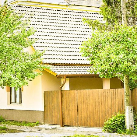 Villa Bardos Vendeghaz Tiszabábolna Exterior foto